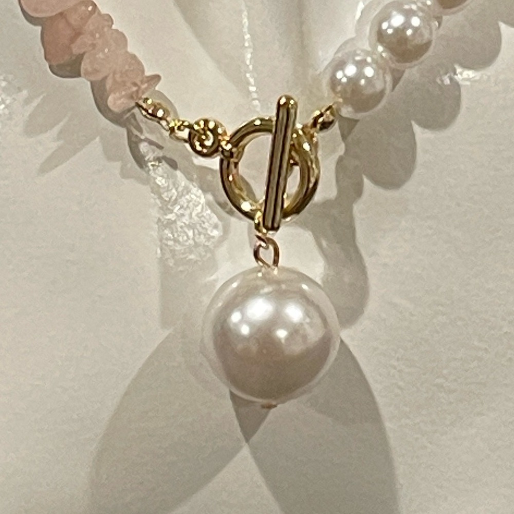 Elegant Pearl and Pink Stone Necklace - Picture 4 of 7